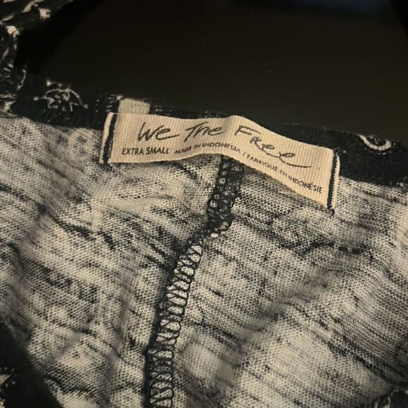 Like New Free People oversized floral cotton tank top navy M - Picture 5 of 6